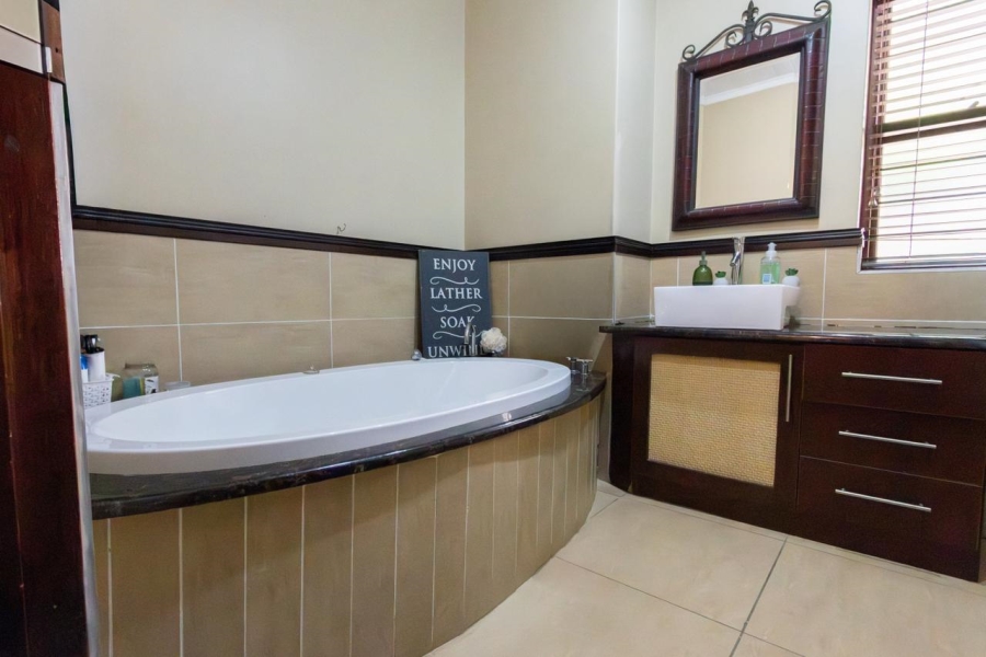 5 Bedroom Property for Sale in Protea Park North West